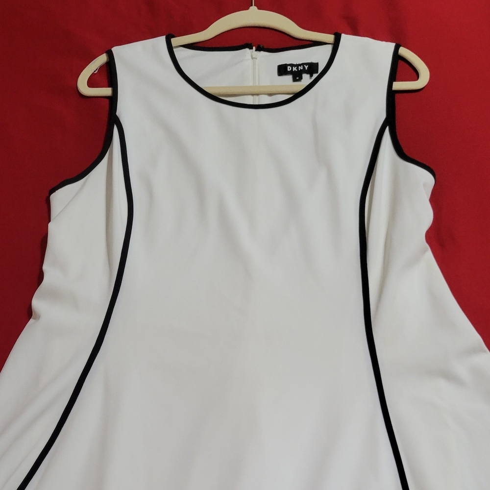 Vestido hermoso nuevo Blanco con dos lineas Negras